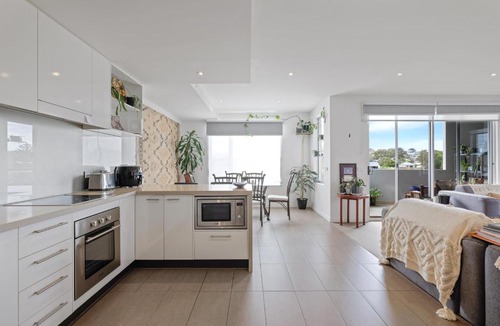 San Remo House | Rejuvenate San Remo - WiFi, Parking, Beach 200m, Family Friendly