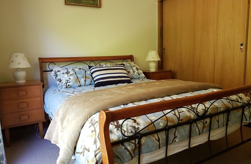 Tawonga South Cottage | Relax and escape in the treetops. Bubbles and chocolate on arrival. Cosy,comfort
