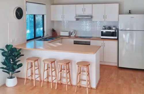 Red Rock Cottage | Relax and Recharge in a Charming Beach Getaway - Red Rock House