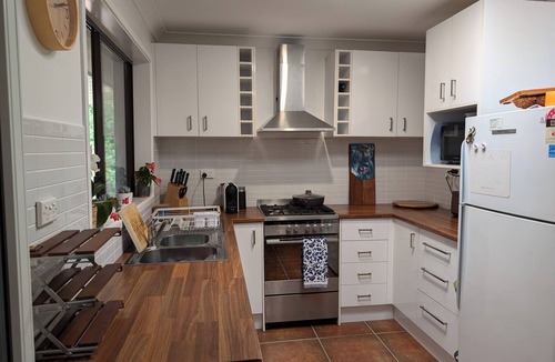 Terrigal House | Relax and unwind in natural setting near Terrigal lagoon & beach