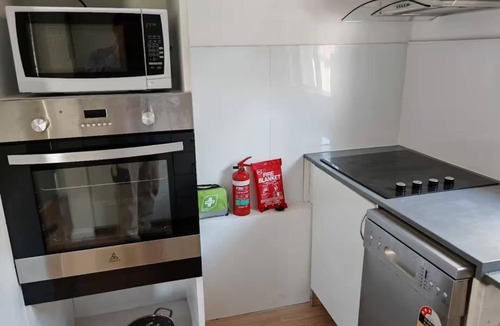 Miranda House | Relax in a cozy house,BBQ,10 mins from the beaches