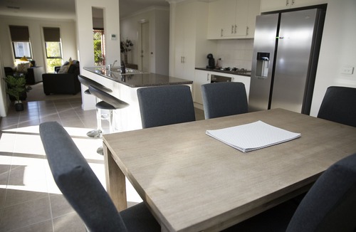 Red Cliffs House | Relax in Red Cliffs