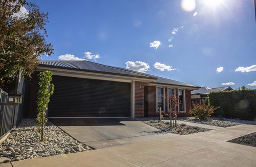 Red Cliffs House | Relax in Red Cliffs