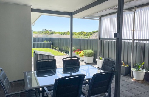Waterhouse House | Relax on Tolmer - Great for two families