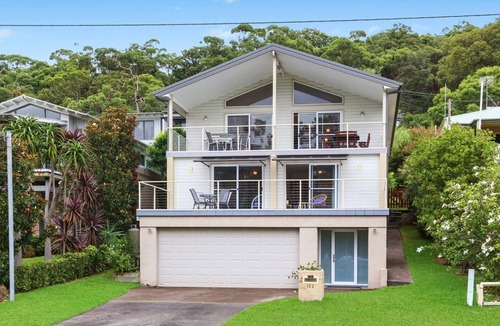 Hardys Bay House | Relax, Refresh, Breathe by HolidayCo.
