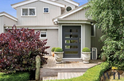 Mount Martha House | Relaxed Retreat - hot plunge pool, wood fire, pet friendly, 4pm Sun checkout,
