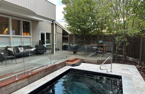 Mount Martha House | Relaxed Retreat - hot plunge pool, wood fire, pet friendly, 4pm Sun checkout,