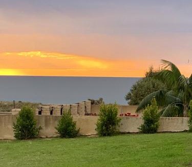Falcon House | Relaxing Getaway Beachfront Access Multi Family Pets Mandurah