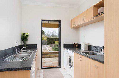 Relbia Villa | Relbia Retreat - Luxury Villa mins to Launceston