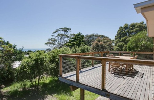 Cowes House | Relx and enjoy the stunning water views at this great family getaway.