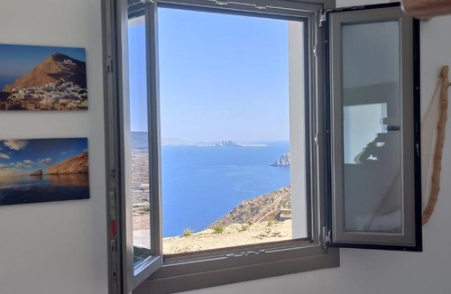 Ano Meria Apartment | Remvi Main House