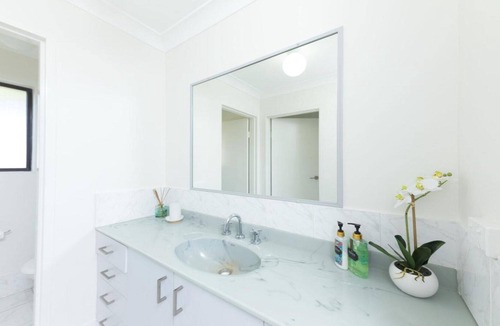 Forster Apartment | Renas Court 8 - This property is in wonderful location just across the road from Wallis Lake!