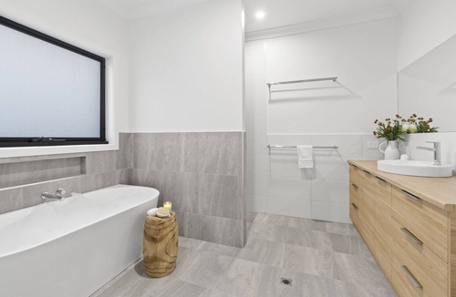 Renmark Hotel | Renmark River Villas No 52 (with pool) - "The Bellagrove Villa"