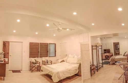 Witta House | Renovated 2-Bed Cottage - Sleeps 4 - Free Parking