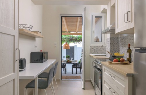 Rhodes Town House | Renovated Beachfront-Rhodes Marina:Aquavista Home
