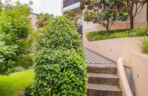 Glebe Apartment | Renovated studio in bohemian area close to city
