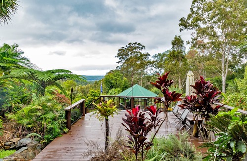 Mooloolah Valley House | Resort Style Accommodation