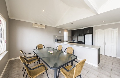 Ledge Point House | Resort Style Beach Front Accommodation
