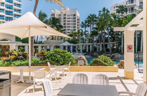 Surfers Paradise Apartment | Resort Style Chevron Apartments Surfers Paradise by Gold Coast Travels