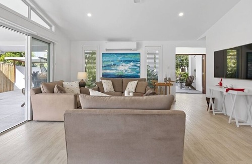Twin Waters Apartment | Resort Style Home With Pool Twin Waters