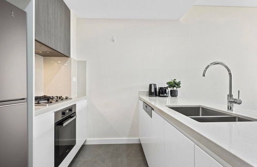 Lidcombe Apartment | Resort Style Living One bedroom Apt Olympic Park