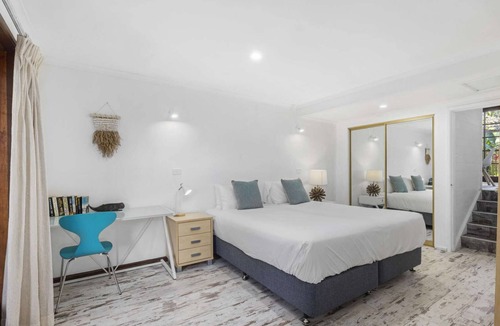 Korora House | Resort Style Pool, Walk to Beach, Pool House, Pet-Friendly