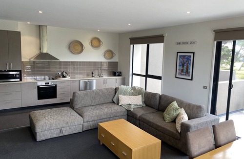 Connewarre Apartment | Resorts largest 2 bedroom apartment - north facing balcony views of golf course.
