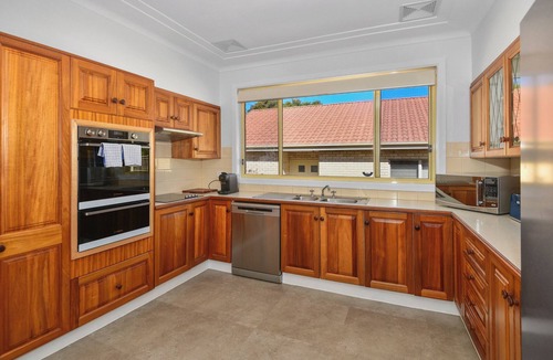 Long Jetty Apartment | Rest and Recover with Sunsets Over The Lake - MAGNESIUM SPA and ICE BATH