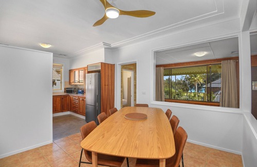 Long Jetty Apartment | Rest and Recover with Sunsets Over The Lake - MAGNESIUM SPA and ICE BATH