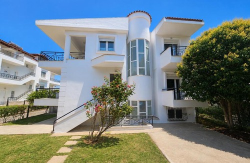 Perea Villa | Rest & Nest Luxury Maisonette with Private Garden