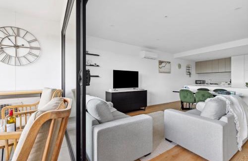 Geelong Apartment | Retreat on Bellerine I 2BR Apartment I Geelong CBD