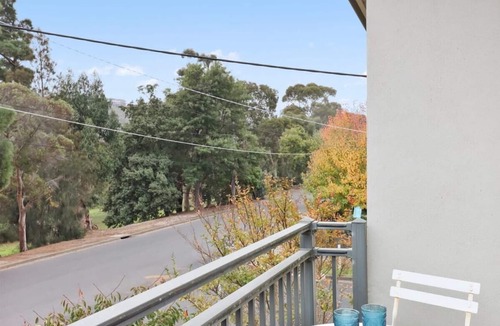 Newtown House | Retreat on Gairloch I Geelong River Hideaway