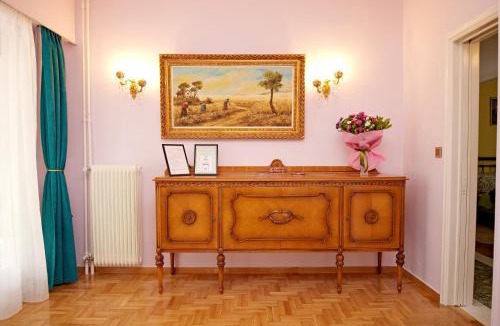 Vyronas Apartment | Retro Athens
