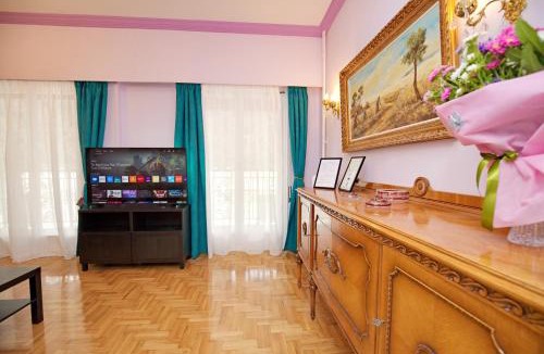 Vyronas Apartment | Retro Athens