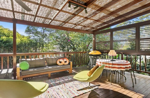 Bateau Bay House | Retro inpsired house just 100m to beach