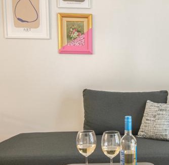 Platia Viktorias Apartment | Retro Luxury Apartment