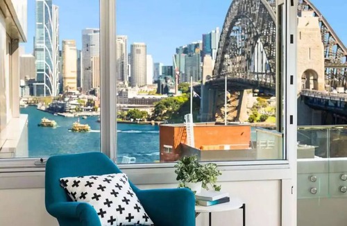 Sydney Apartment | Retro Sydney Harbour-view Penthouse- Free Parking
