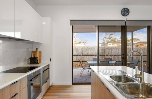 Rhyll House | Rhyll Family Escape in Rhyll