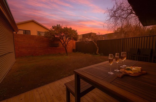 Richmond North Apartment | Richmond 3‑BR Retreat near Bridge Rd & MCG