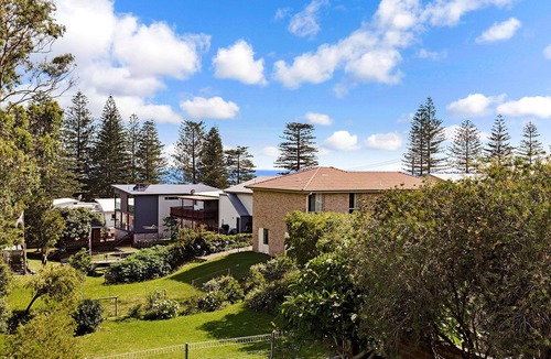 Black Head Apartment | Right in the heart of Black Head - central to shops, beach, parks and cafes