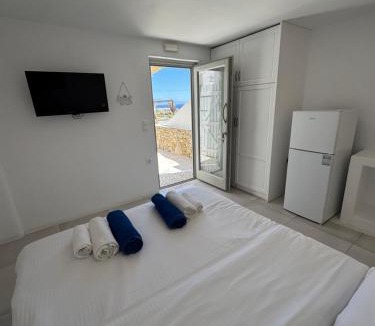 Elia Apartment | Rineia Complex by Live&Travel