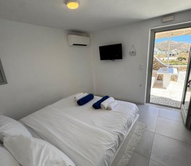 Elia Apartment | Rineia Complex by Live&Travel