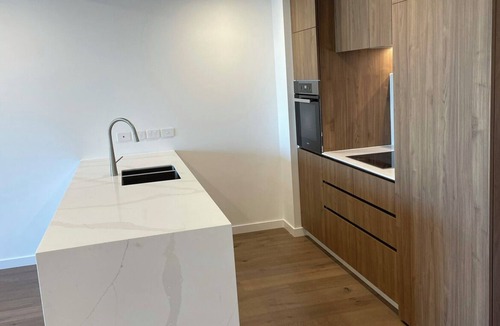Moonee Ponds Apartment | Rise to the Top! Modern 2 Bedroom w/Balcony, Gym, Pool, Spa, Sauna & Steam room