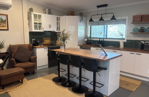 Bridgetown Cabin | River Valley Retreat – Tiny Home Escape with River Frontage & Bushland Views