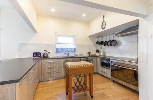 Maclean House | River View Cottage