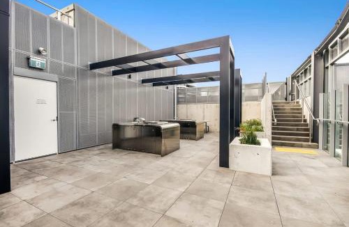 Footscray Apartment | Riverina - Ultimate Footscray Getaway with parking