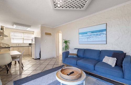 Glenelg North Apartment | Riverside Courtyard Glenelg North | Pets Welcome