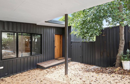 Anglesea House | Riverside Escape, easy access to local attractions.