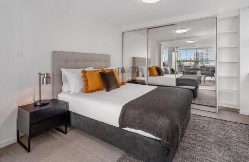 New Farm Apartment | Riverside Studio With Pool, Gym & Parking Near CBD
