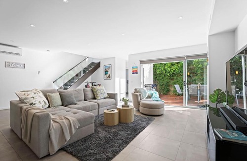 Carrum House | Riverside Villa & Pet Friendly